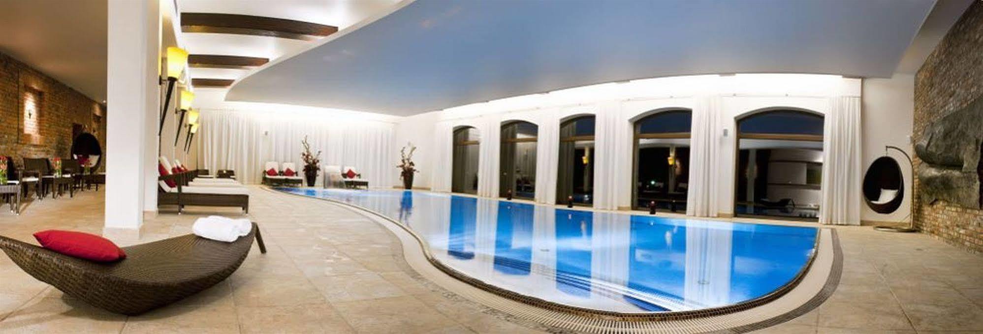 אופאלניצה Hotel Remes מראה חיצוני תמונה