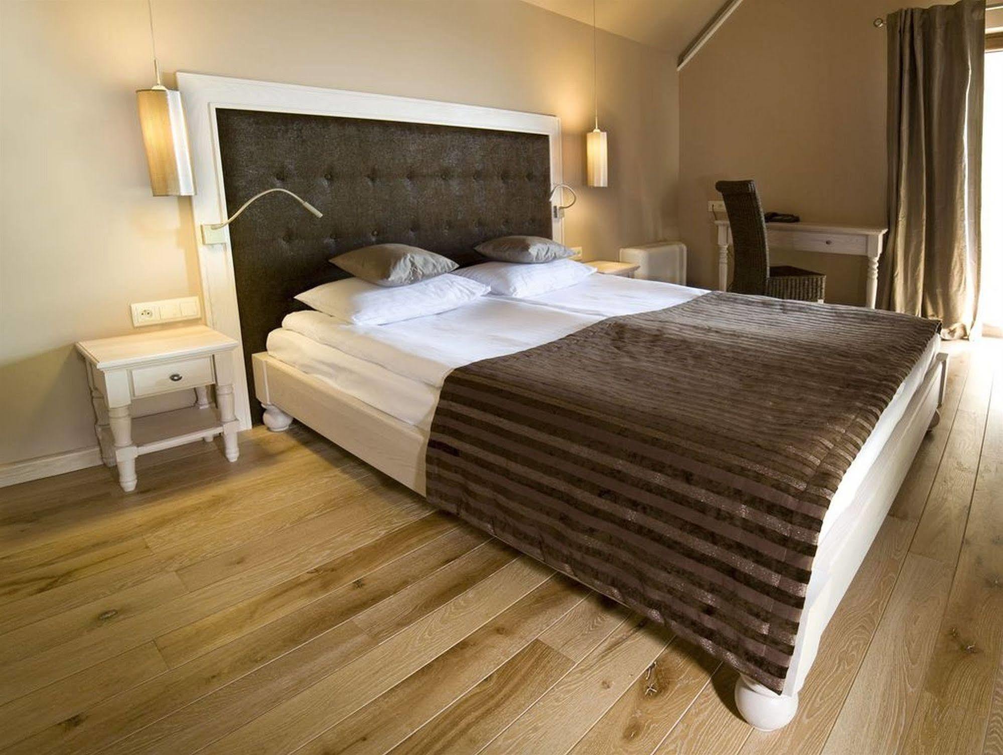 אופאלניצה Hotel Remes מראה חיצוני תמונה